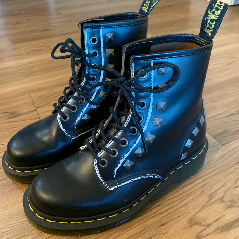 STUDDED DR MARTENS